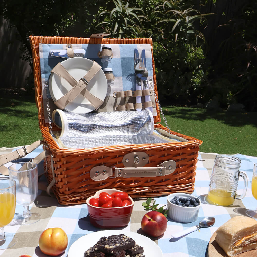 Picknickkorb aus Korbgeflecht mit Kühltasche für 4 Personen – kariertes Design